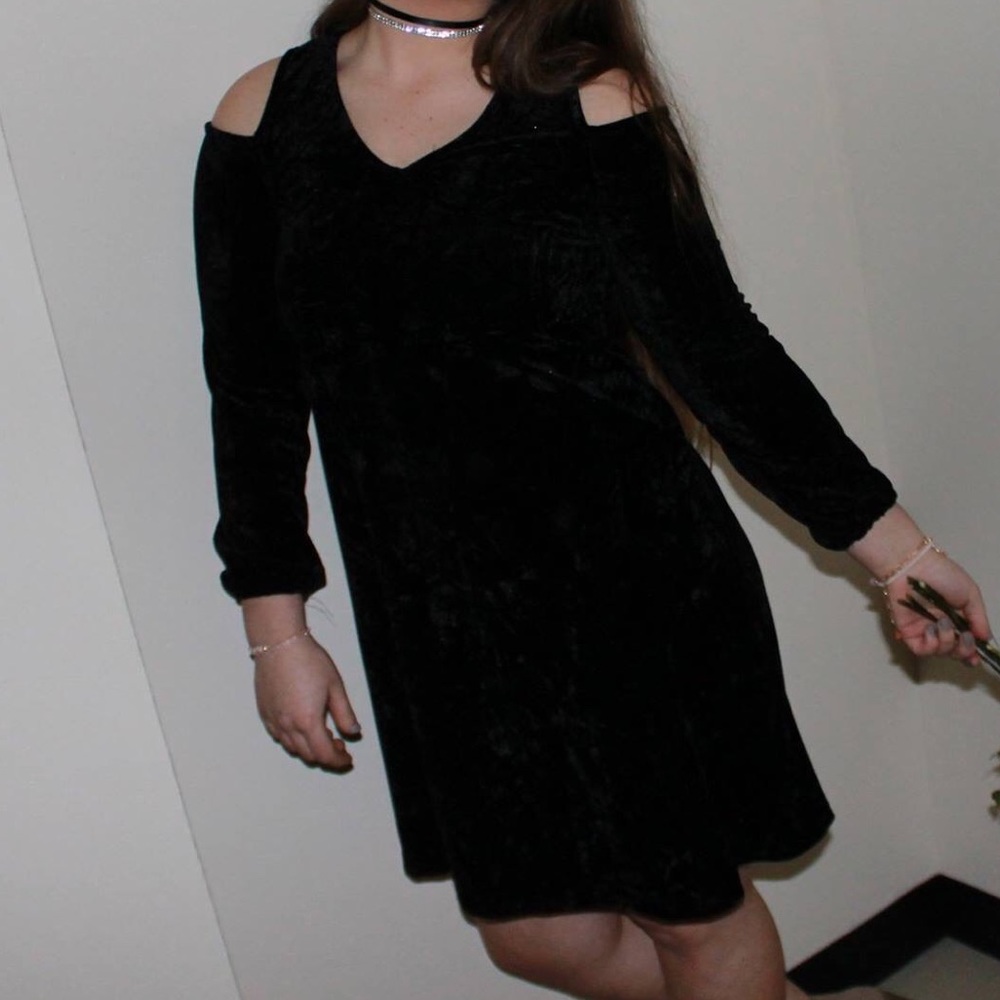 Crushed velvet black dress!!
